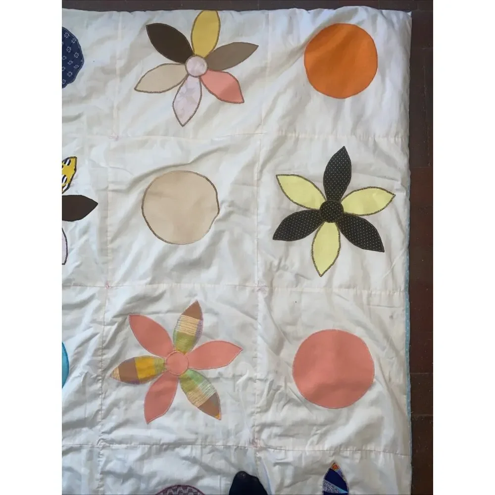 Vintage 1960s Mid-Century Handmade Medium Weight Quilt Throw Twin 69”x 55”